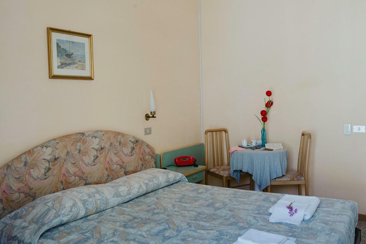 Hotel Lauretta Bellaria-Igea Marina Luaran gambar