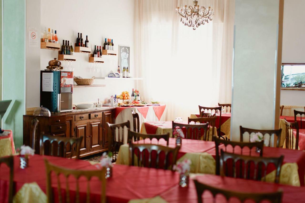 Hotel Lauretta Bellaria-Igea Marina Luaran gambar
